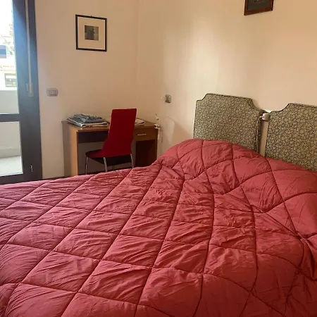 Free Parking, Close To The Train Station And The Duomo Apartment